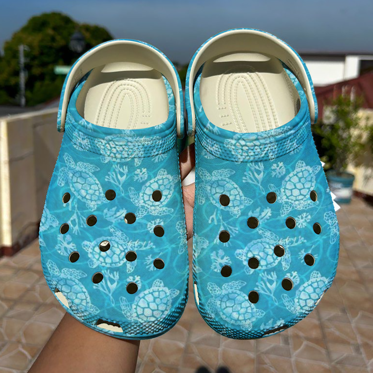 Cee™ Clogs Shellebration Steps